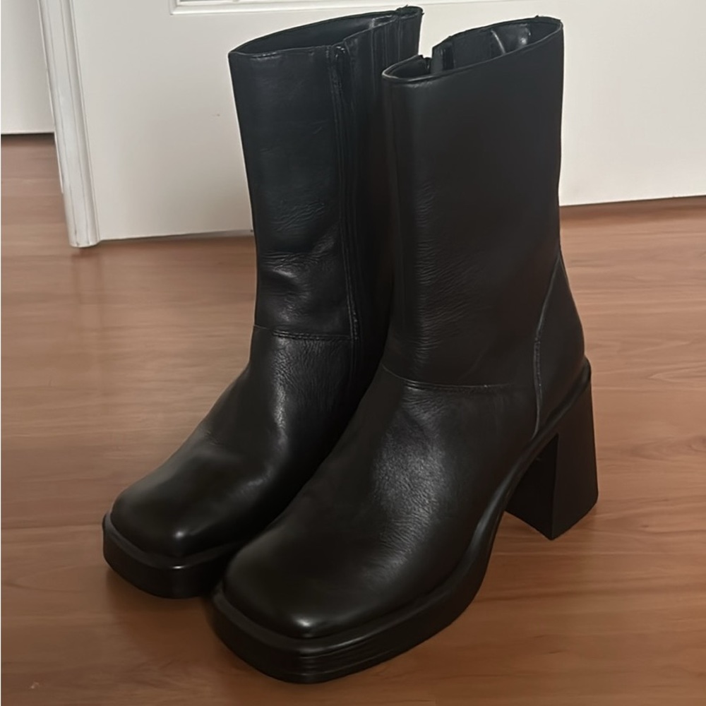 Steve Madden Fantasie Boots Size 9